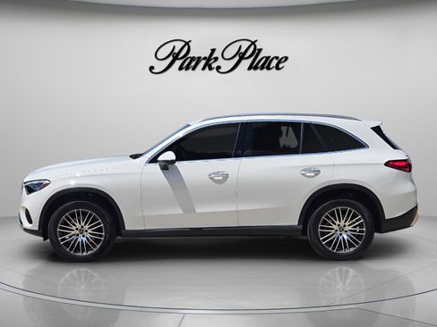 Certified 2025 Mercedes-Benz GLC 300 4MATIC image 2