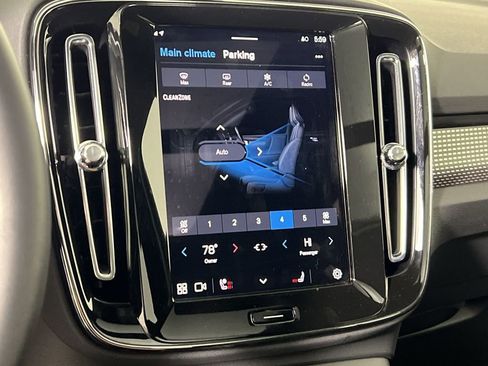 Certified 2025 Volvo XC40 B5 Plus image 17
