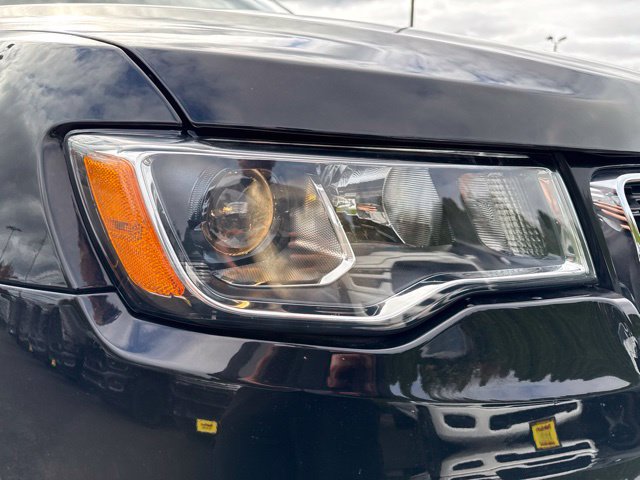 Used 2020 Jeep Grand Cherokee Limited AWD/4WD image 9