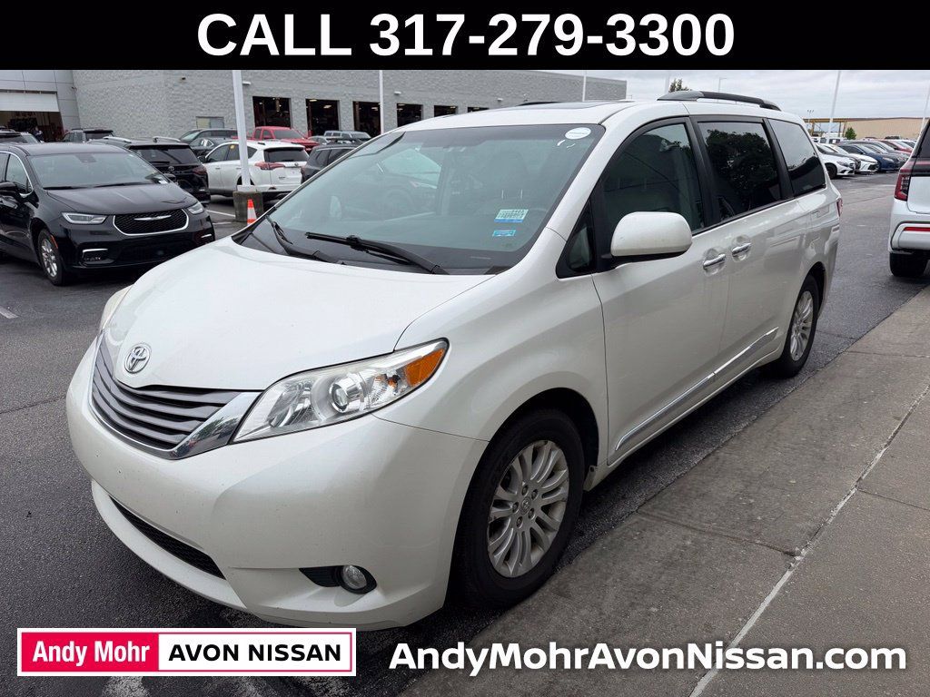 Used 2017 Toyota Sienna XLE Premium FWD image 3
