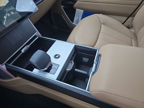 Certified 2025 Land Rover Range Rover Long Wheelbase Autobiography image 25