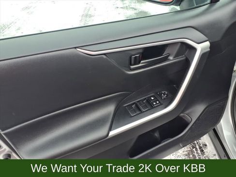 Used 2020 Toyota RAV4 LE image 10