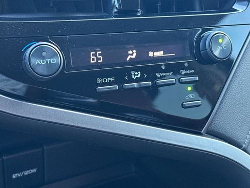 Used 2021 Toyota Camry SE image 18