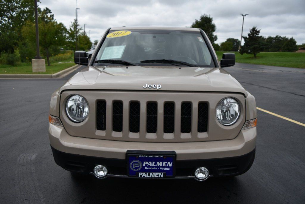 Used 2017 Jeep Patriot High Altitude FWD image 3
