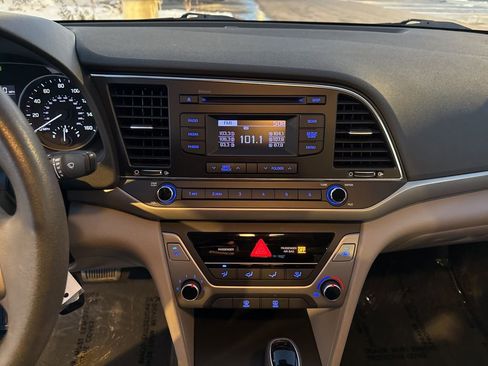 Used 2018 Hyundai Elantra SE image 16