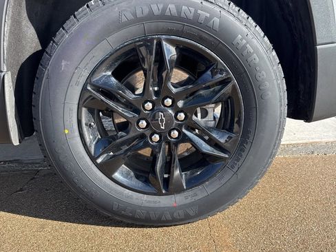 Used 2023 Chevrolet Traverse LT w/ Midnight/Sport Edition image 33