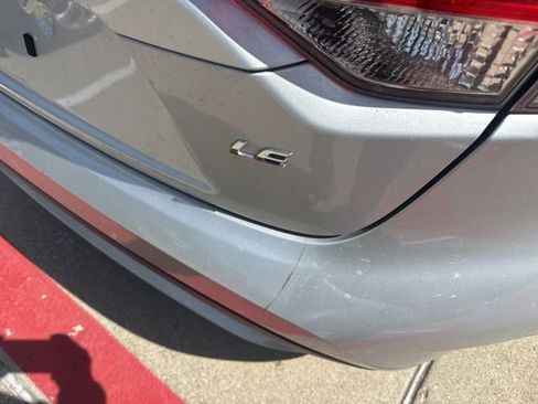 Used 2021 Toyota Corolla LE image 4