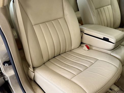 Used 2006 Lincoln Town Car Signature RWD image 14