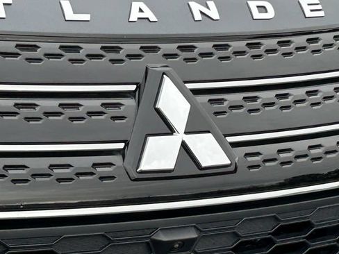 Used 2025 Mitsubishi Outlander SE AWD/4WD image 12