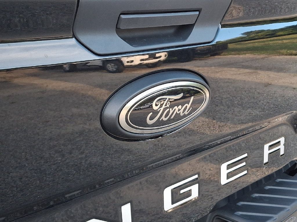 Used 2025 Ford Ranger Lariat w/ Black Appearance Package AWD/4WD image 10