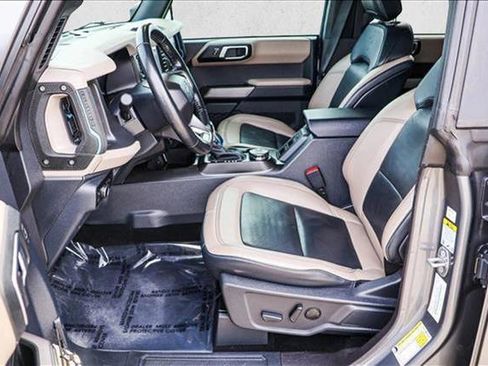 Used 2023 Ford Bronco Wildtrak image 11