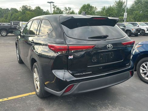 Used 2020 Toyota Highlander L AWD/4WD image 3