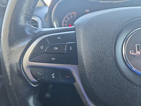 Used 2018 Jeep Grand Cherokee Laredo AWD/4WD image 17