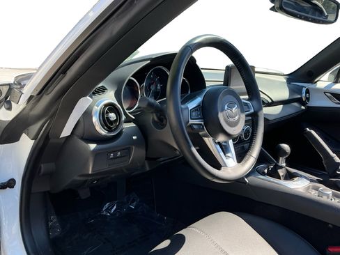 Used 2021 MAZDA MX-5 Miata RF Grand Touring image 11