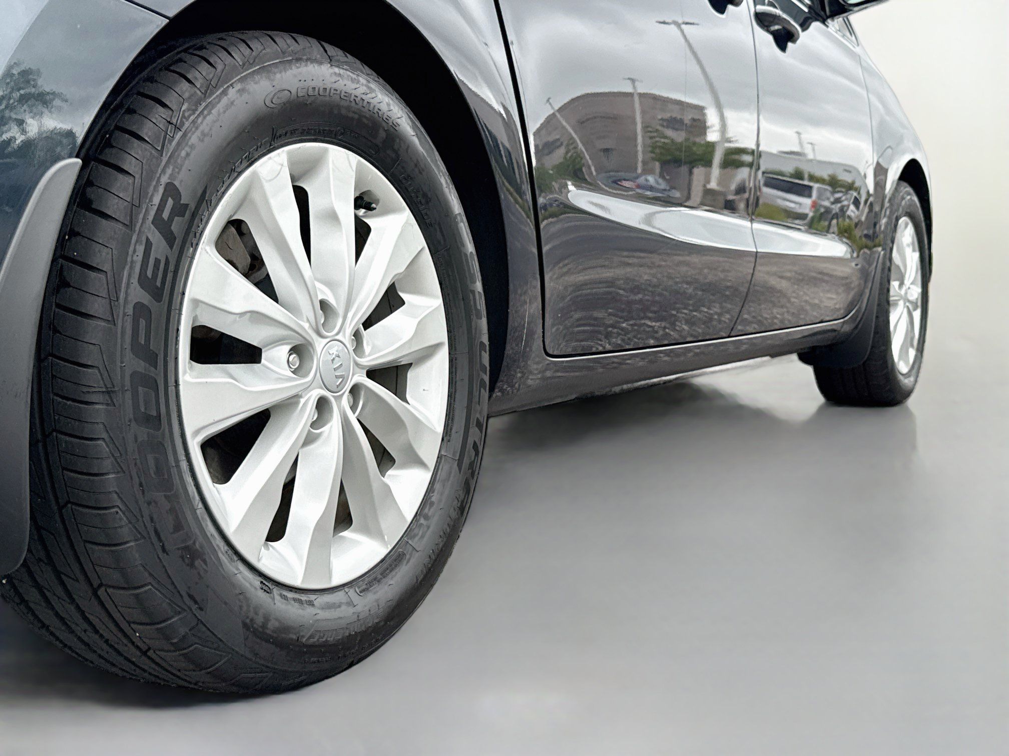 Used 2016 Kia Sedona EX FWD image 9