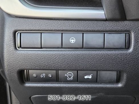 Used 2025 Nissan Rogue SV FWD image 30