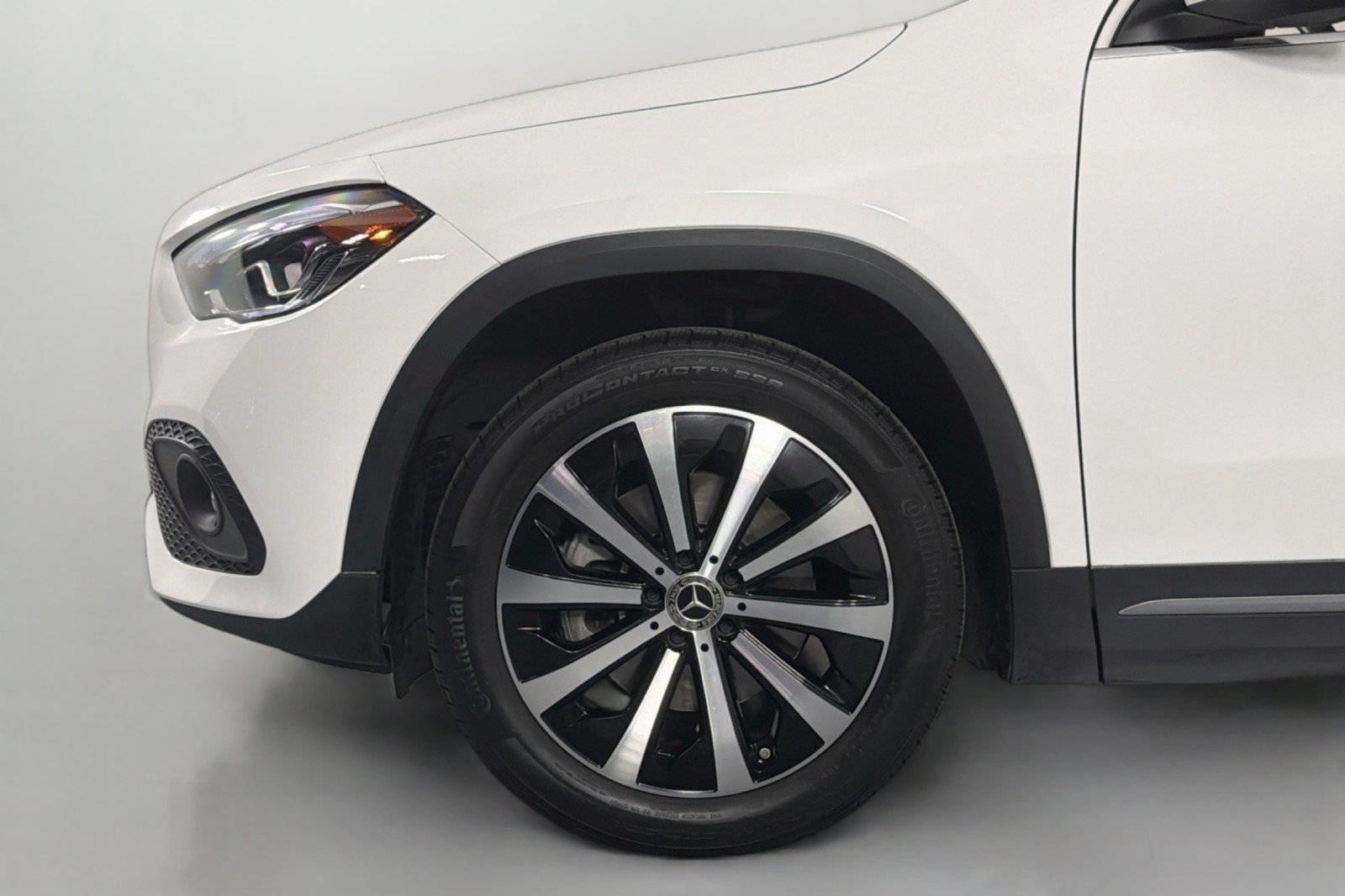 Used 2023 Mercedes-Benz GLA 250 4MATIC w/ Premium Package image 10