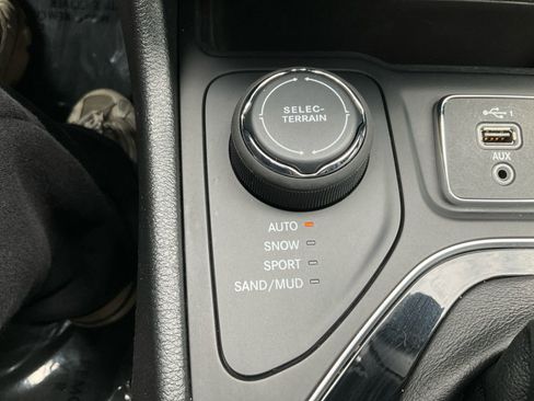 Used 2023 Jeep Cherokee Altitude Lux AWD/4WD image 24