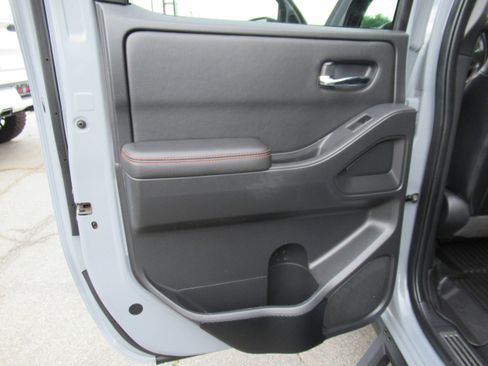 Used 2023 Nissan Frontier PRO-4X w/ Pro-4X Premium Package AWD/4WD image 12