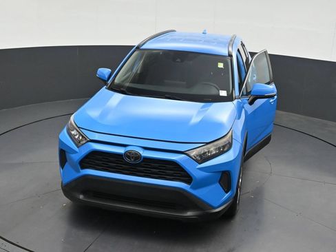 Used 2020 Toyota RAV4 LE FWD image 21