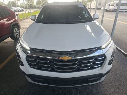 Used 2026 Chevrolet Equinox LT FWD image 2