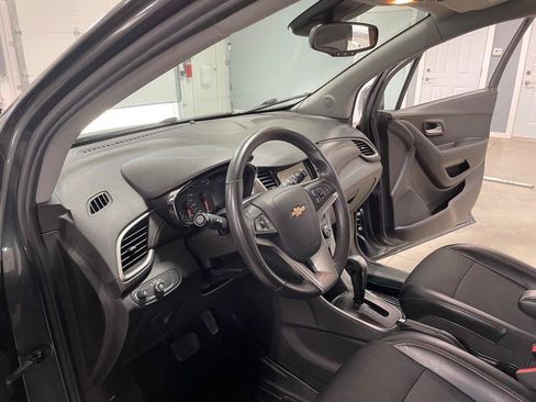 Used 2018 Chevrolet Trax LT w/ LT Convenience Package FWD image 9