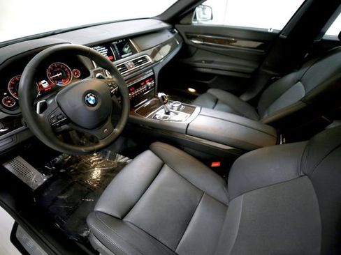 Used 2014 BMW 740i image 6