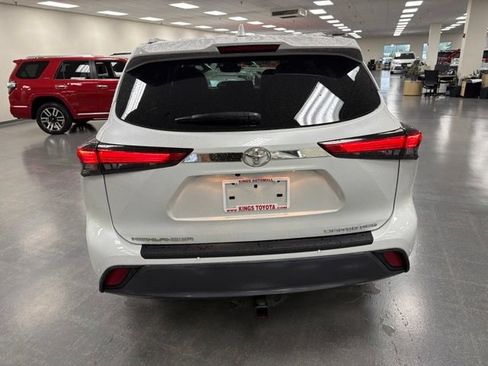 Used 2023 Toyota Highlander Limited AWD/4WD image 6