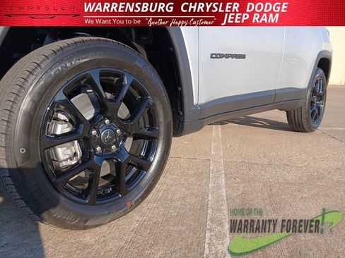 New 2026 Jeep Compass Latitude AWD/4WD image 32