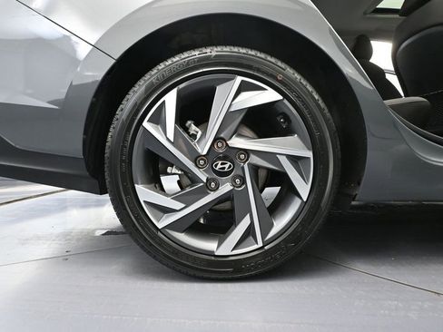 Used 2025 Hyundai Elantra SEL FWD image 14
