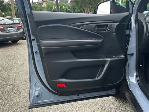 Used 2025 Honda Passport TrailSport image 18