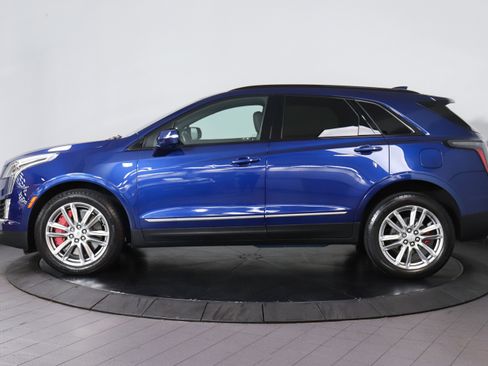 Used 2023 Cadillac XT5 Sportv image 2