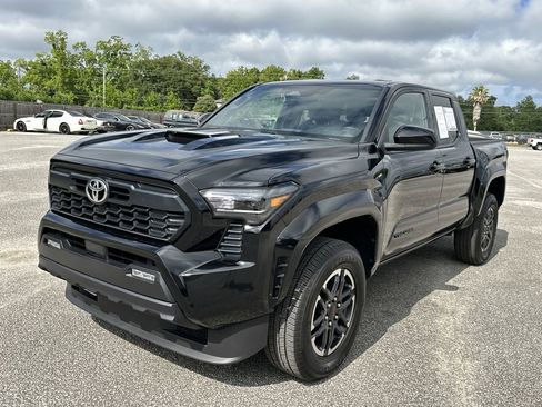 Used 2025 Toyota Tacoma TRD Sport AWD/4WD image 1