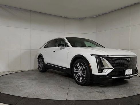 Used 2024 Cadillac Lyriq Luxury w/ LPO, Floor Liner Package RWD image 2