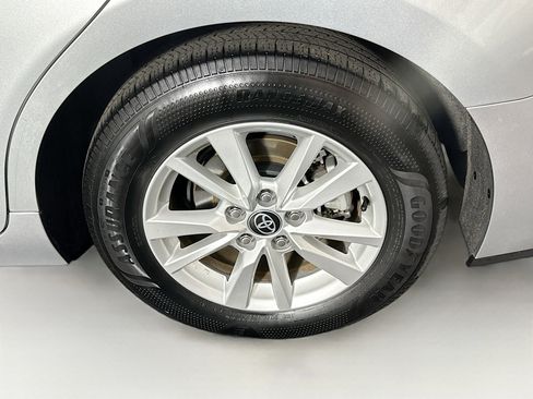 Used 2025 Toyota Camry LE image 11