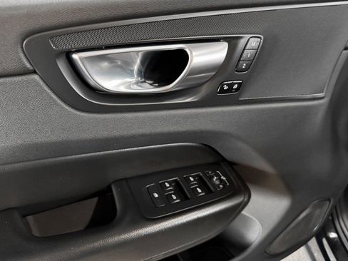 Used 2023 Volvo XC60 B5 Core image 27