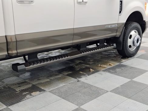 Used 2017 Ford F350 King Ranch w/ FX4 Off-Road Package image 17