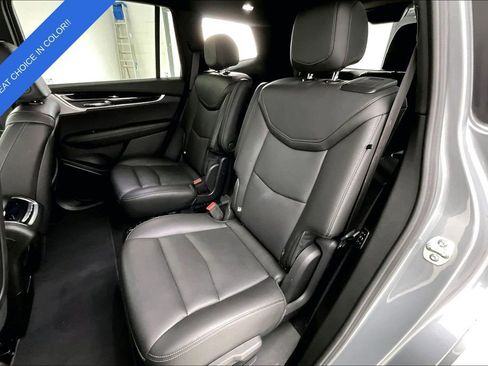 Used 2025 Cadillac XT6 Premium Luxury image 35