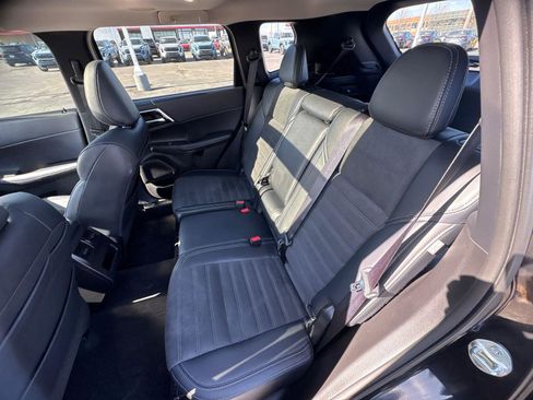 Used 2024 Mitsubishi Outlander SE image 11