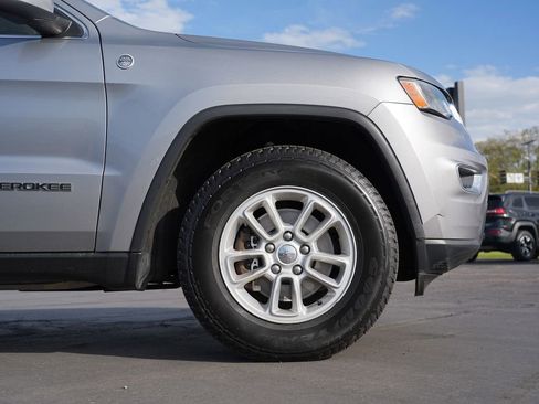 Used 2018 Jeep Grand Cherokee Laredo AWD/4WD image 11