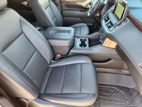Used 2024 Chevrolet Tahoe High Country AWD/4WD image 14