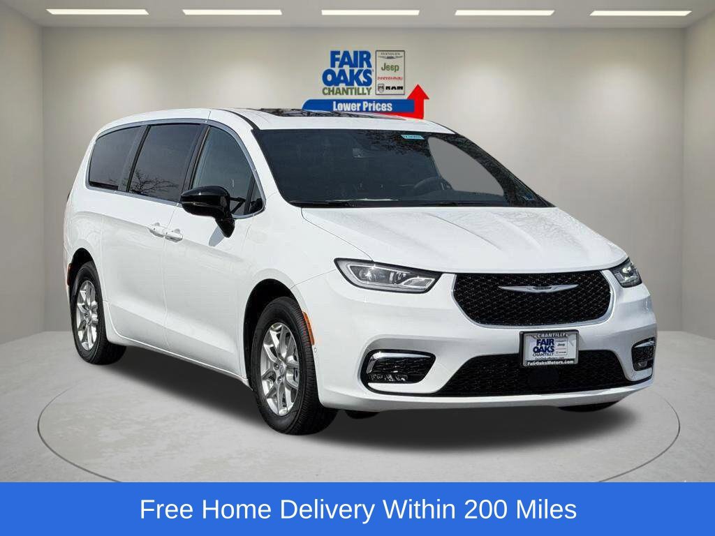 New 2026 Chrysler Pacifica Select FWD image 1