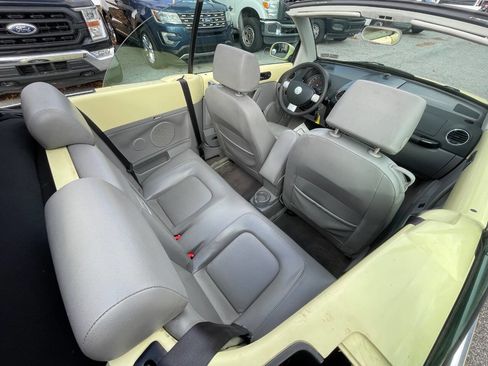 Used 2006 Volkswagen Beetle 2.5 PZEV 2dr Convertible (2.5L image 16