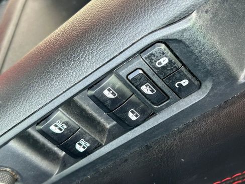 Used 2025 Jeep Compass Trailhawk AWD/4WD image 26