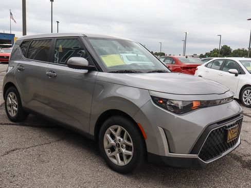 Used 2023 Kia Soul LX w/ Option Group 015 image 3