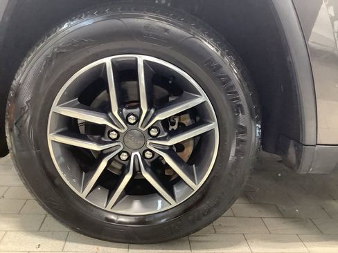 Used 2019 Jeep Grand Cherokee Limited image 28