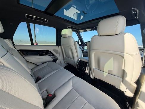 Used 2025 Land Rover Range Rover SE AWD/4WD image 17