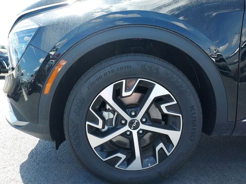 Used 2025 Kia Sportage EX FWD image 16