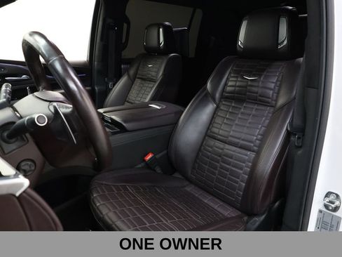 Used 2024 Cadillac Escalade ESV V w/ Heavy-Duty Trailer Package AWD/4WD image 8