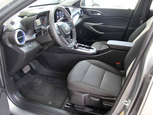 Used 2024 Chevrolet Trax LS w/ LS Convenience Package FWD image 20